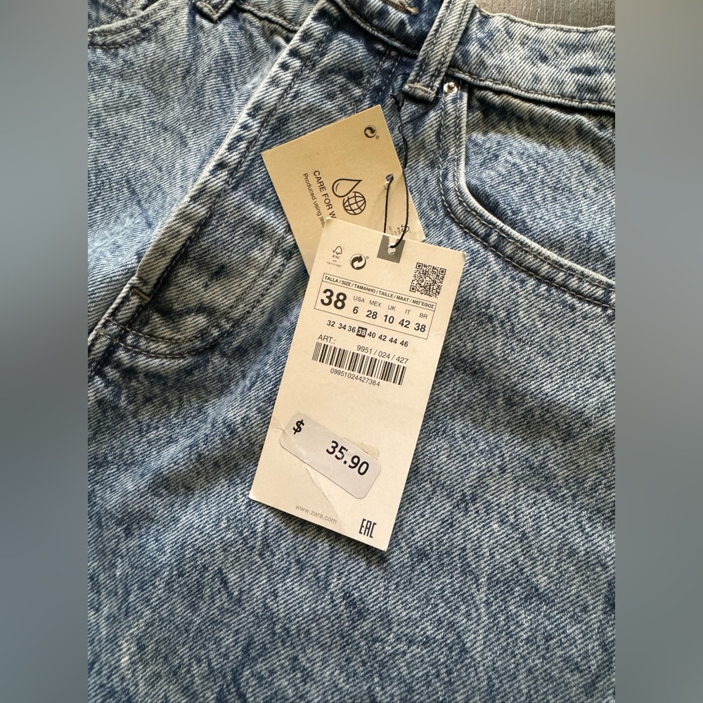 Zara high rises distressed Jean shorts with white label - Picture 3 of 9
